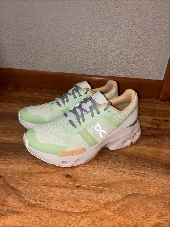 On Running Shoes - On Cloud Women’s Cloudpulse Trainer Running Shoe Sneakers - size 7